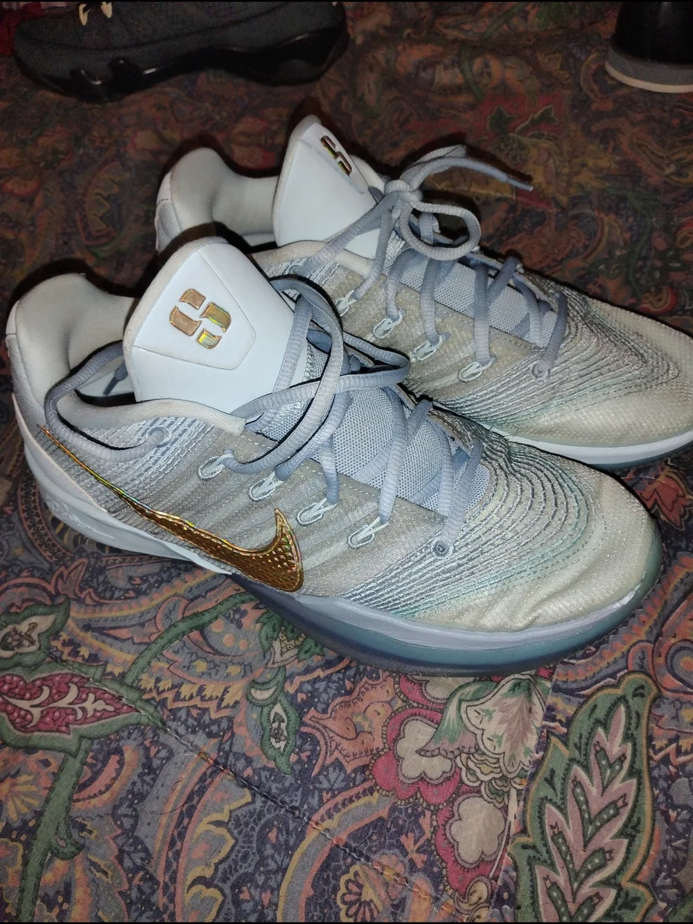 Nike Womens Size 10- Sabrina 3 Glacier Blue Athletic Sneakers With Gold Swoosh